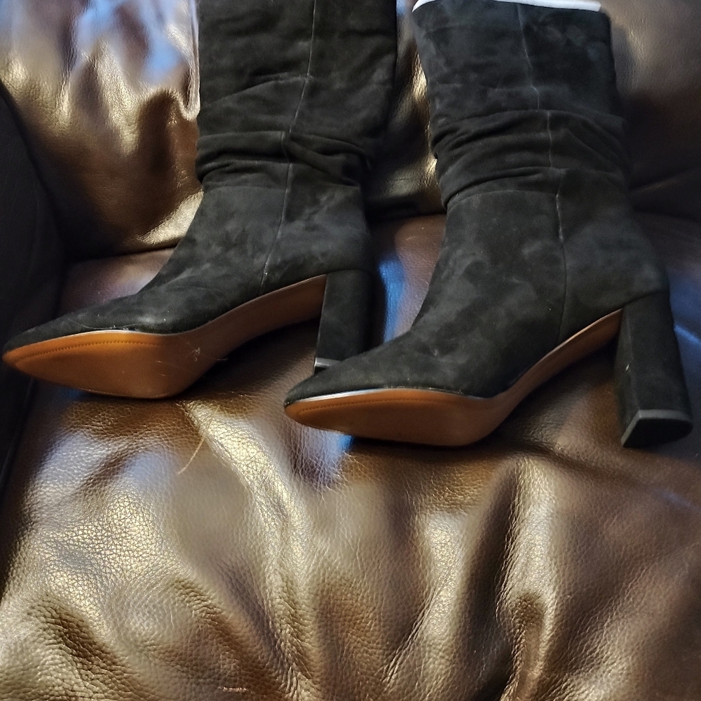 Banana Republic Heeled Slouch Boot in Black Suede - Picture 4 of 5